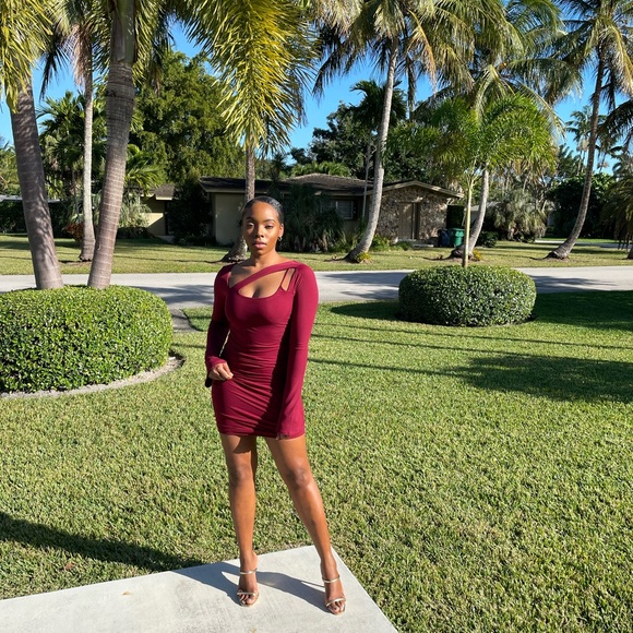 Oh Polly- MIDNIGHT ALLURE LONG SLEEVE MINI DRESS IN RED (Size 6) - Picture 4 of 4